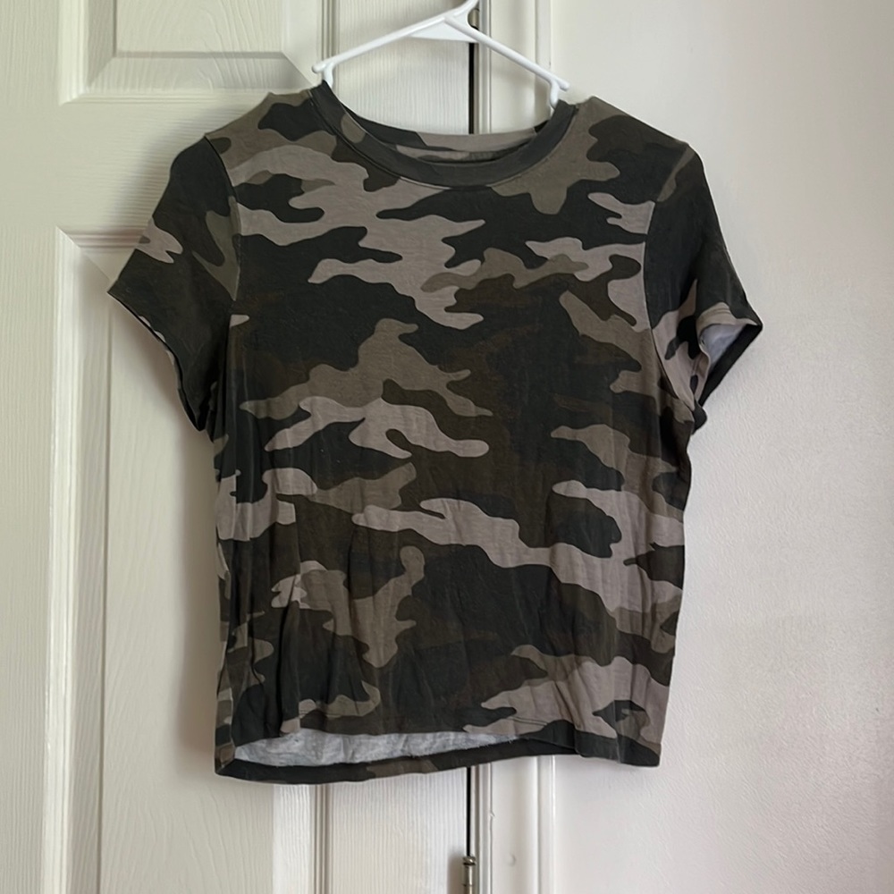 CAMO AERO CROP TEE